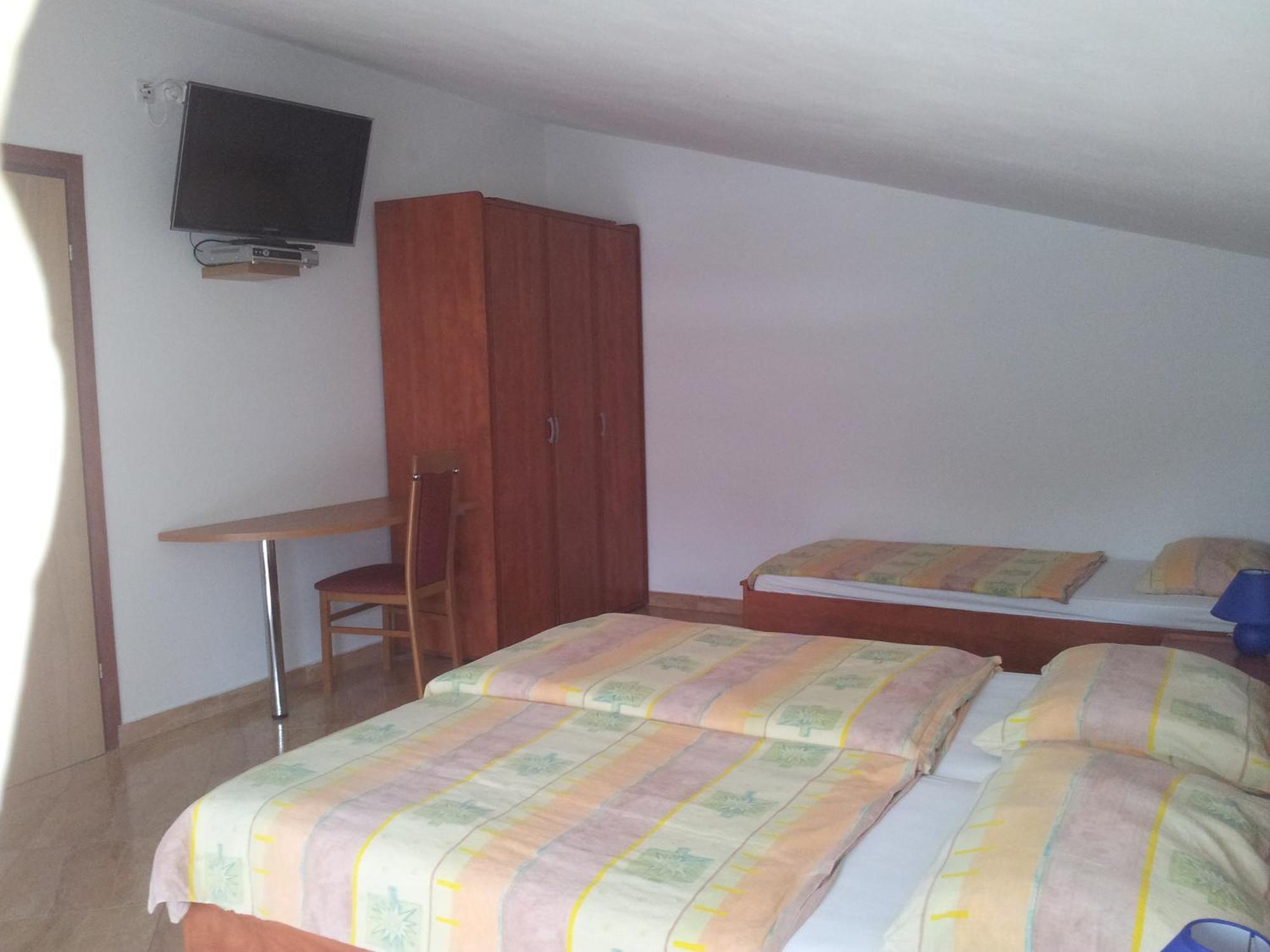 Rooms Nadia Stara Baška Pokoj fotografie